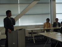 清水建設の方の講義は難しい内容を写真などを使って分かりやすく説明してくれました。タイ語にも翻訳しタイの生徒たちにもしっかり理解してもらいました。.jpg